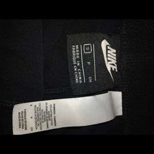Black Nike leggings